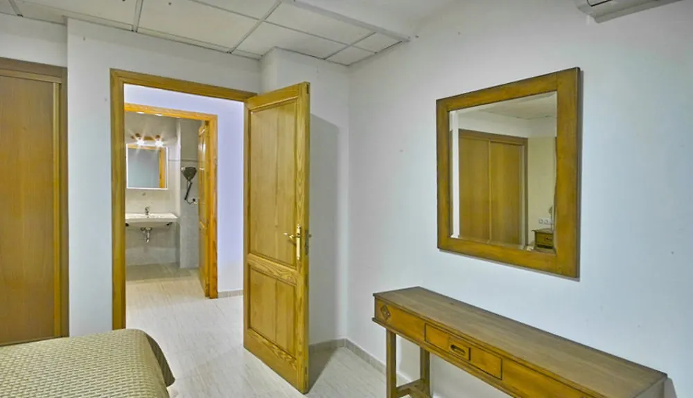 Apartamentos Bahia De San Antonio Ισπανία